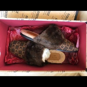 Authentic Gucci Men’s GG logo Fur Loafers Slides 9